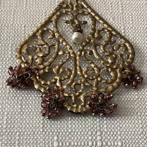 Filigree Vintage Gold Tone Earrings - Picture 2 of 4